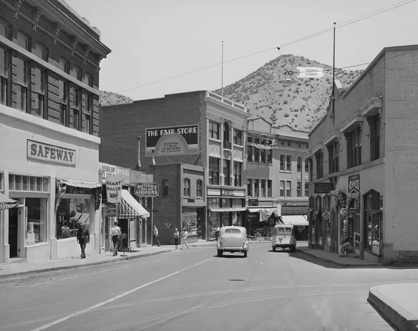 Main Street in Bisbee, Arizona, in 1940, with the Mule Mountains behind