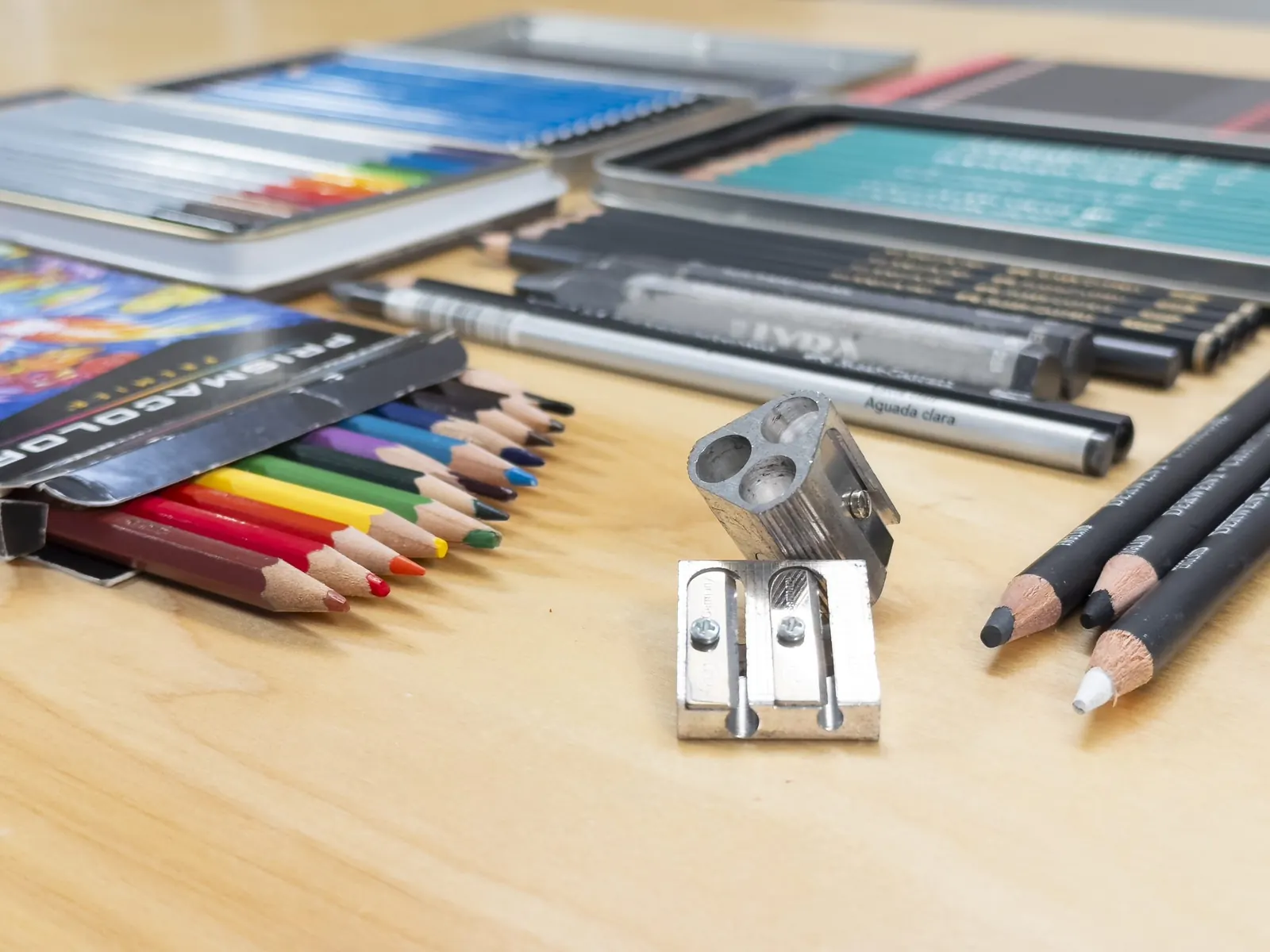 Graphite drawing pencils from hard to soft